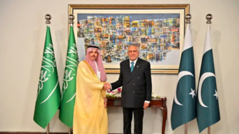 মধ্যপ্রাচ্যে যুদ্ধের ছোবল: ইরানের হামলায় ৯ দেশে সংঘাত, পাকিস্তানের শান্তি উদ্যোগ