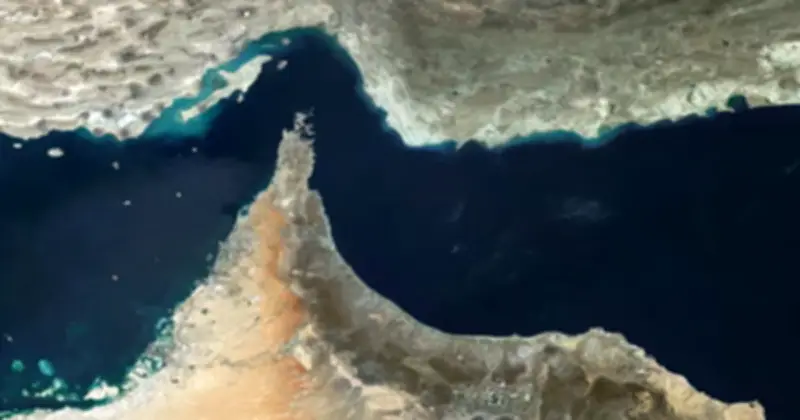 ইরানের কড়া বার্তা: হরমুজ প্রণালি খুলবে, কিন্তু মার্কিন জাহাজের জন্য নয়