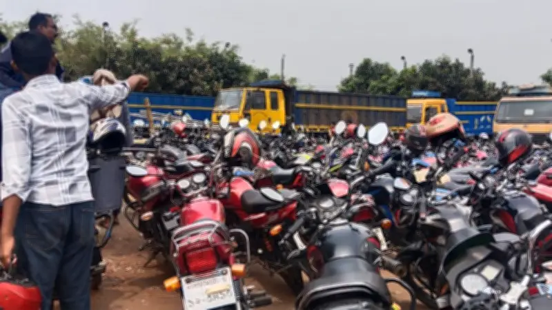 নীলফামারীতে জ্বালানি সংকট ও কালোবাজারে দৌরাত্ম্য, শিক্ষাপ্রতিষ্ঠানে টানা তিন দিনের ছুটি