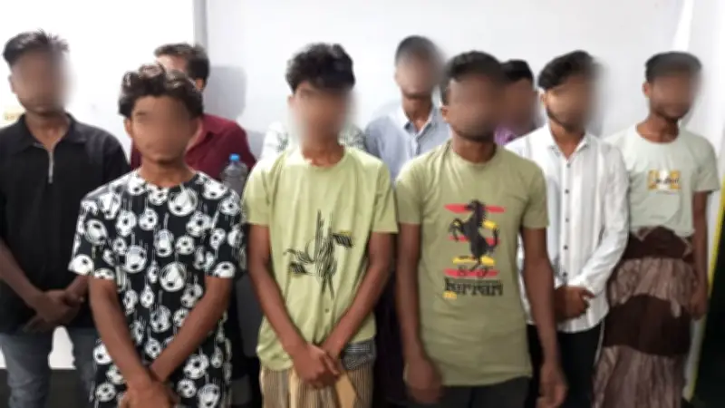 টেকনাফে পাচারের উদ্দেশে বন্দি ১৩ জন উদ্ধার, বরিশালে লঞ্চ ডুবি ও বাগেরহাটে ব্যালট হেফাজত নির্দেশ