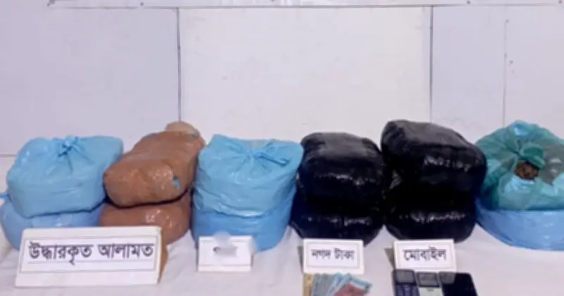 র‌্যাবের অভিযানে লালবাগে ২৬ কেজি গাঁজাসহ ৪ মাদক ব্যবসায়ী গ্রেপ্তার