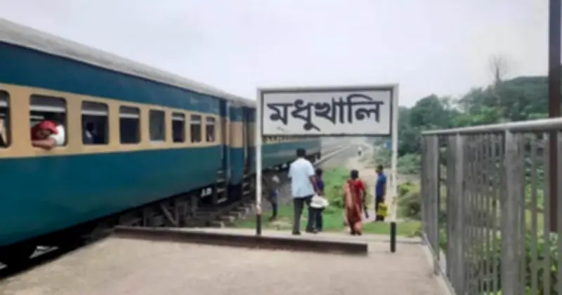 ফরিদপুরে ট্রেনের ধাক্কায় যমজ শিশু নিহত, রেলগেটে নিরাপত্তার দাবিতে বিক্ষোভ