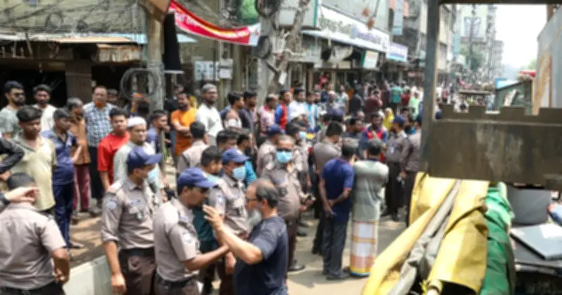 ঢাকায় ফুটপাত দখলমুক্তকরণ অভিযান: সকালে উচ্ছেদ, বিকেলে আবার দোকান