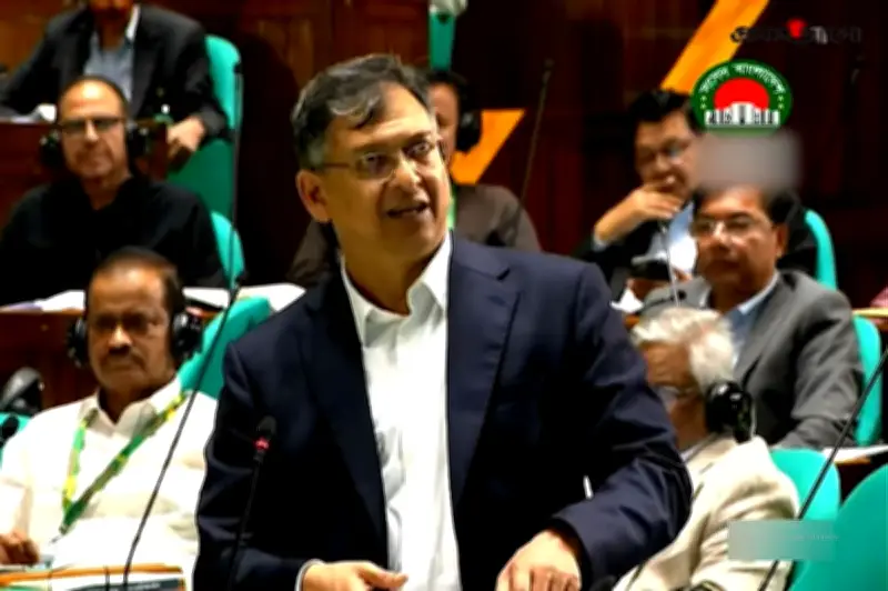 সংসদে স্বরাষ্ট্রমন্ত্রী সালাহউদ্দিন আহমদ: বিরোধী দলের ওয়াকআউটের পর সংসদীয় সংস্কৃতির অধিকার নিশ্চিত