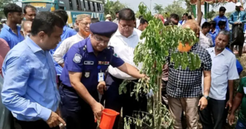 বাগেরহাটে বৃক্ষরোপণ কর্মসূচির উদ্বোধন, ২৫০ কোটি গাছ লাগানোর লক্ষ্যে সরকারের প্রকল্প