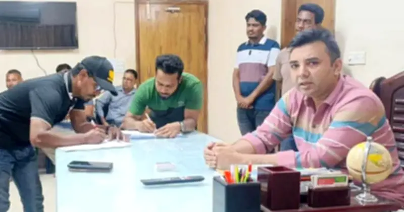 কুমিল্লায় সাংবাদিকদের হাতকড়া পরানোর ঘটনায় তীব্র নিন্দা, প্রশাসনের প্রতিক্রিয়া