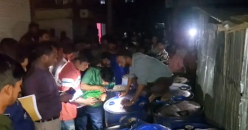 ব্রাহ্মণবাড়িয়ার নাসিরনগরে অবৈধ জ্বালানি তেল মজুত: পাঁচ হাজার লিটার জব্দ, দোকানিকে জরিমানা