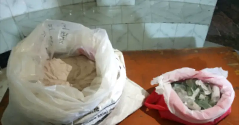 রাজশাহীর গোদাগাড়ীতে র্যাবের অভিযানে উদ্ধার ১২ কেজি গানপাউডার ও ২ কেজি চূর্ণ কাঁচ