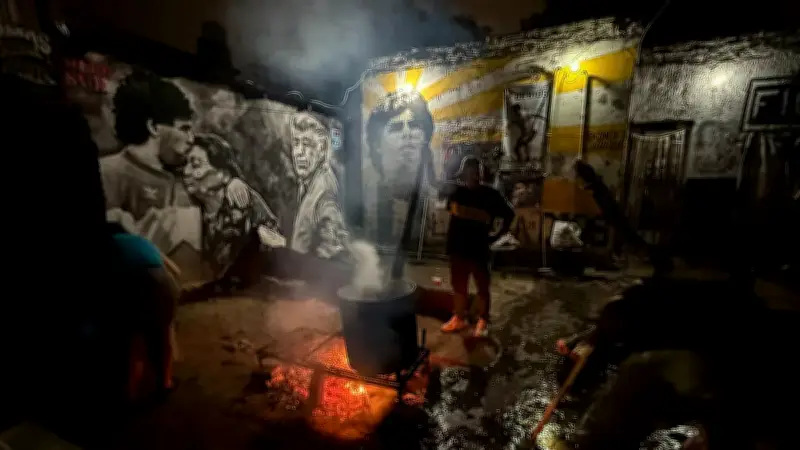 ম্যারাডোনার জন্মভিটায় এখন লঙ্গরখানা, ক্ষুধার্ত মানুষের ভিড়