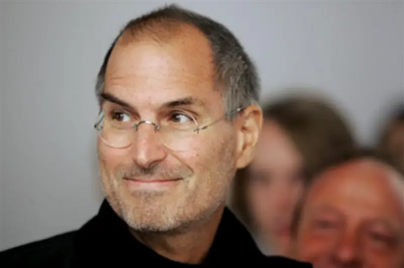 অ্যাপলের ৫০ বছর: গ্যারেজ থেকে বিশ্বজয়, এখন কৃত্রিম বুদ্ধিমত্তার চ্যালেঞ্জ