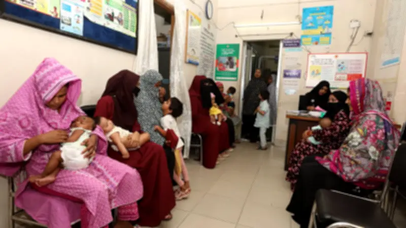 হামের প্রকোপে উদ্বিগ্ন মায়েরা, ঢাকায় ছুটে এসে সন্তানদের টিকা দিচ্ছেন