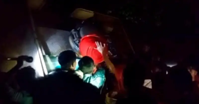 হবিগঞ্জে তেলবাহী ট্রেন লাইনচ্যুত, জ্বালানি তেল ছড়িয়ে পরিবেশ বিপর্যয়ের শঙ্কা