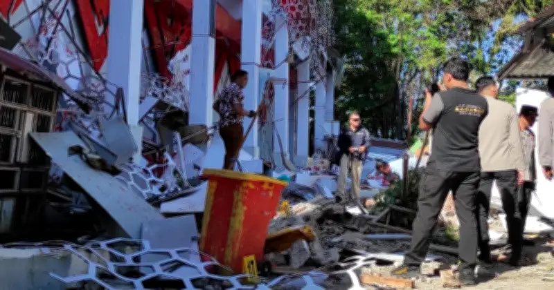 ইন্দোনেশিয়ায় ৭.৪ মাত্রার শক্তিশালী ভূমিকম্প, সুনামি সতর্কতা ও নিহতের খবর