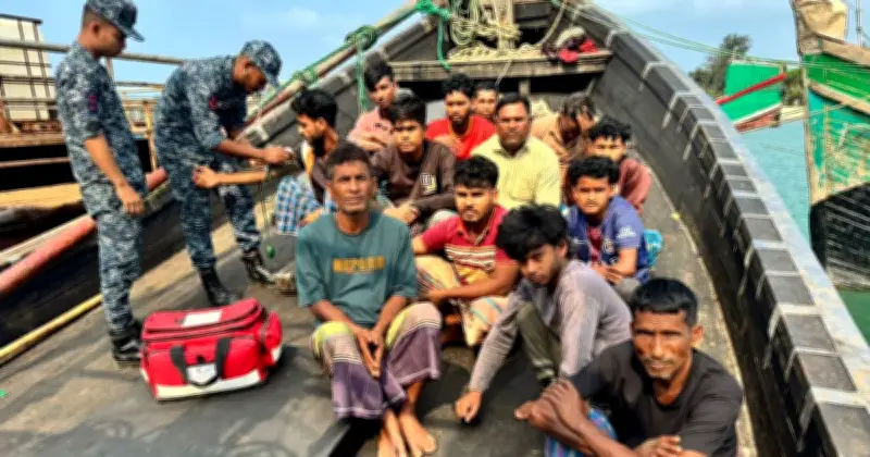 সেন্টমার্টিনের কাছে গভীর সমুদ্রে ইঞ্জিন বিকল ট্রলার থেকে ১৫ জেলেকে উদ্ধার করল নৌবাহিনী