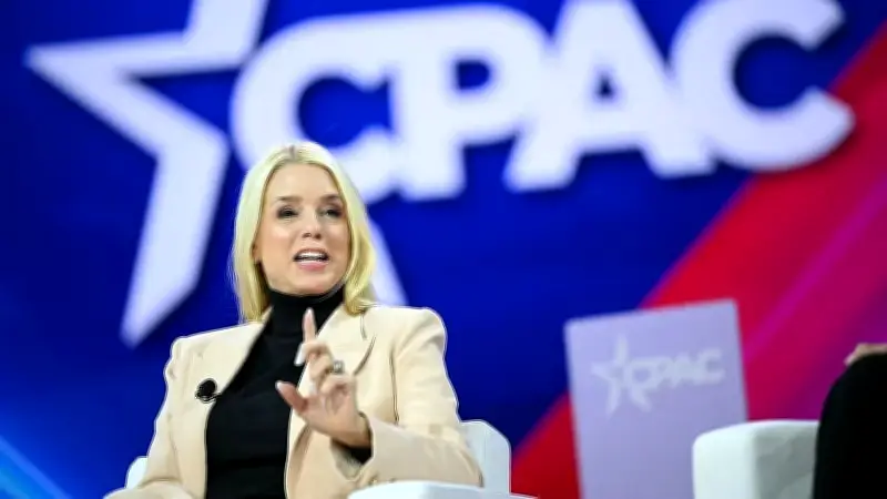 ট্রাম্পের বিরক্তি, পাম বন্ডির চাকরি ঝুঁকিতে: ইপিএ প্রধান জেলডিনের নামে আলোচনা