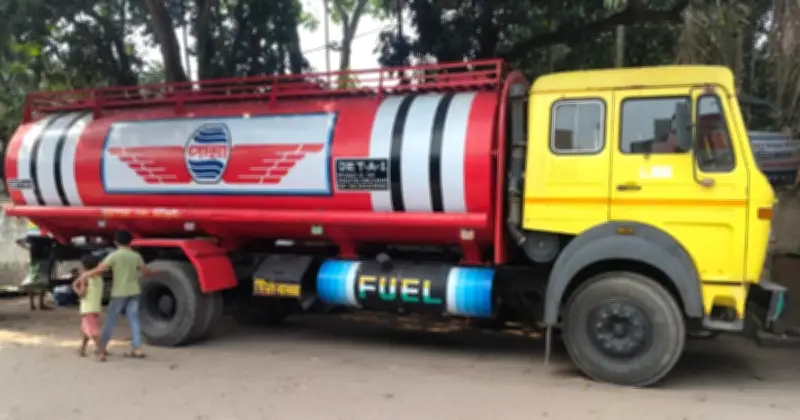 ডিবি পুলিশের অভিযানে নরসিংদীতে ১৮ হাজার লিটার ডিজেলভর্তি ট্রাক জব্দ