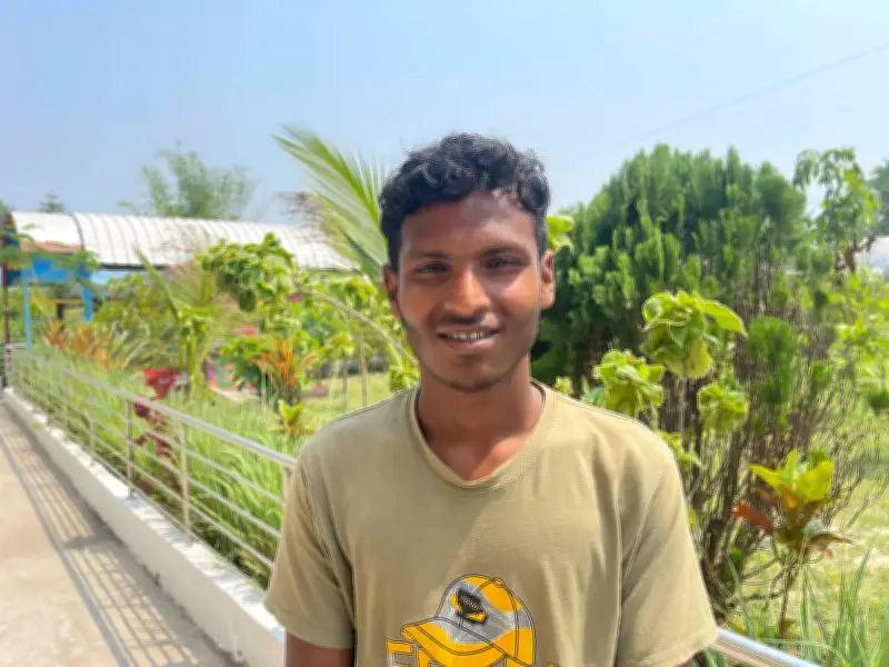 বিশ্ববিদ্যালয়ে ভর্তির টাকা জোগাড়ে সহায়তা পেয়ে হাসি ফুটেছে ওমর ওসমানের মুখে