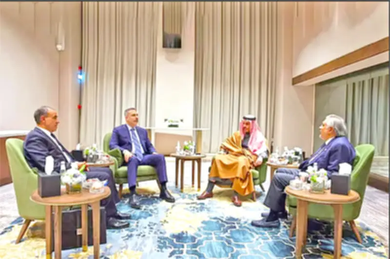 পাকিস্তানের মধ্যস্থতা: যুক্তরাষ্ট্র-ইরান সংঘাতে কূটনৈতিক চ্যালেঞ্জ ও ঝুঁকি