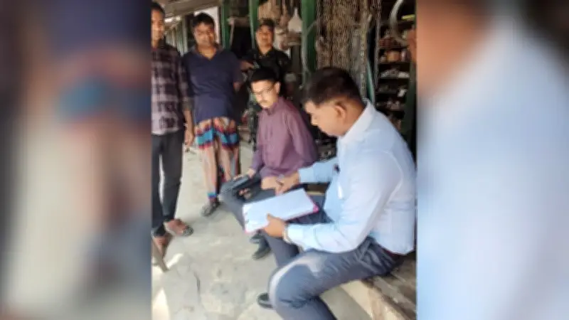 বাড়তি দামে জ্বালানি তেল বিক্রি, দুই ব্যবসায়ীকে অর্থদণ্ড; সীমান্তে বিপুল বিস্ফোরক উদ্ধার