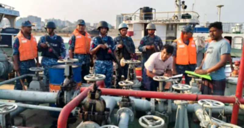 চট্টগ্রাম সদরঘাটে যৌথ অভিযানে ট্যাংকার থেকে ৩৭ হাজার লিটার অবৈধ ডিজেল জব্দ