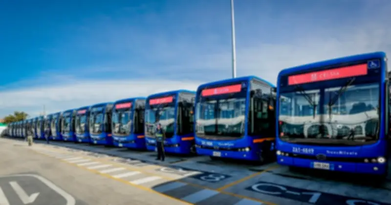 শিক্ষার্থীদের ব্যক্তিগত গাড়ি কমাতে শুল্কমুক্ত ইলেকট্রিক বাস আমদানি, জ্বালানি সঙ্কট মোকাবিলায় নতুন উদ্যোগ