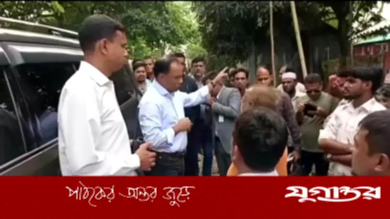 শিক্ষার্থীদের রাস্তায় দাঁড় করানোয় ক্ষুব্ধ ডেপুটি স্পিকার কায়সার কামাল, প্রধান শিক্ষকের বিরুদ্ধে ব্যবস্থার নির্দেশ