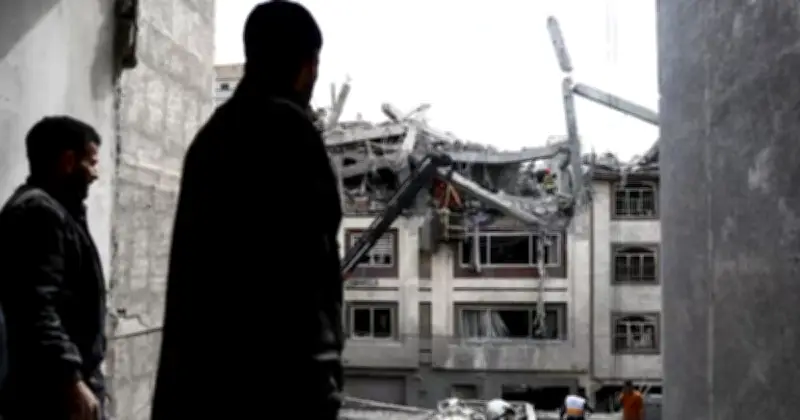 যুক্তরাষ্ট্রের শতাধিক আইন বিশেষজ্ঞের হুঁশিয়ারি: ইরানে ট্রাম্পের হামলা যুদ্ধাপরাধ