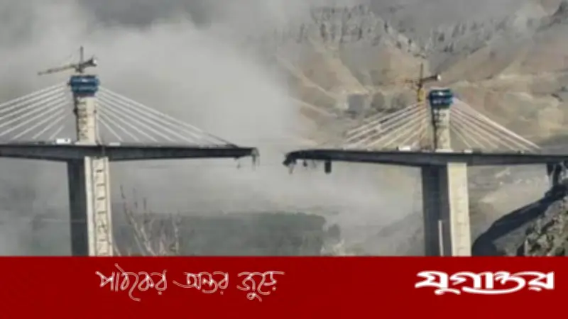 ইরানের বৃহত্তম সেতু ধ্বংস: মার্কিন প্রেসিডেন্ট ট্রাম্পের দাবি, হামলায় নিহত ৮