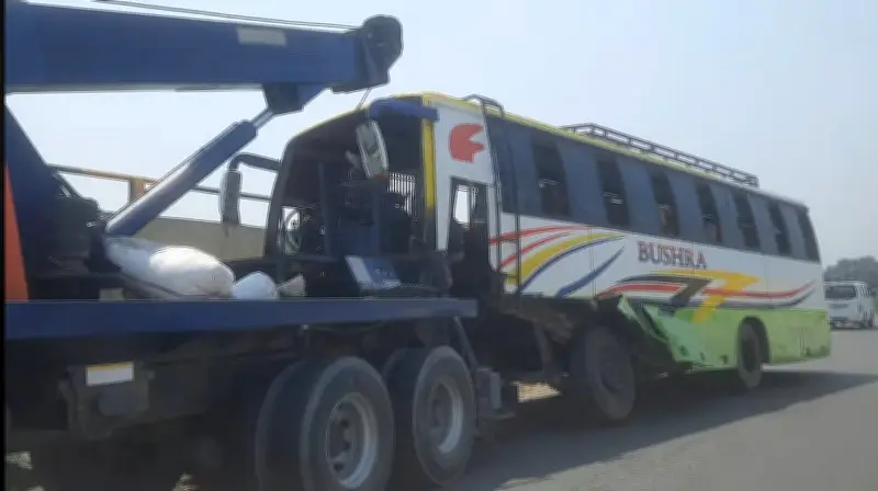 সিরাজগঞ্জে বাস উল্টে ৩ জন নিহত, আহত ১০; উদ্ধারকাজ অব্যাহত