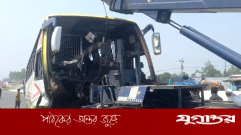 সিরাজগঞ্জে বাস দুর্ঘটনায় ৩ নিহত, ১০ আহত: চালকের নিয়ন্ত্রণ হারানো কারণ