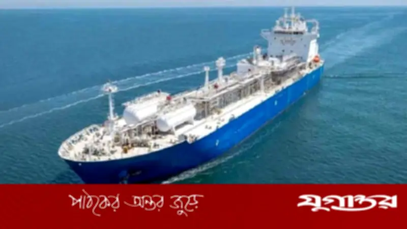 চট্টগ্রাম বন্দরে জ্বালানি জাহাজের আগমন: ইয়ান জিং হে পৌঁছেছে, অপেক্ষায় আরও দুটি