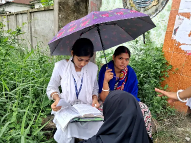 এইচএসসি পরীক্ষার আগে কেন্দ্রের বাইরে পড়াশোনা ও পদ্মা নদীর গুরুত্বপূর্ণ ভূমিকা