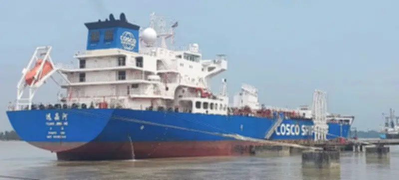 সিঙ্গাপুর থেকে ২৭ হাজার টন ডিজেল নিয়ে জাহাজ চট্টগ্রাম বন্দরে পৌঁছেছে