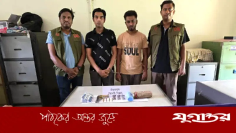 কুমিল্লায় বিদেশি অস্ত্র-গুলিসহ দুই সন্ত্রাসী গ্রেফতার, মোবাইল টাওয়ারে লুকানো অবস্থায় উদ্ধার