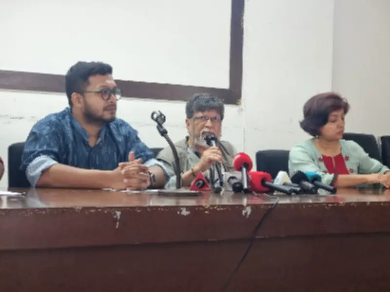 চলচ্চিত্র নির্মাতা গোলাপ শাহের ওপর হামলার প্রতিবাদে সংবাদ সম্মেলনে আলোকচিত্রী শহিদুল আলমের সতর্কবার্তা