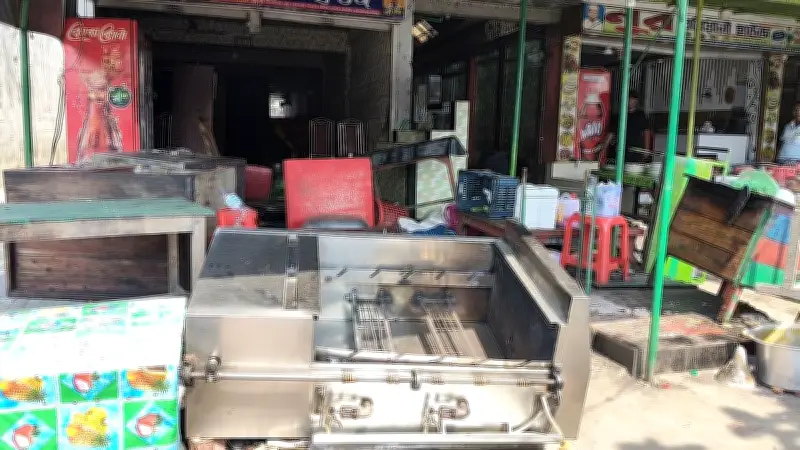 মাদারীপুরে আধিপত্য বিরোধে হাতবোমা বিস্ফোরণ, দোকান লুটপাট ও সংঘর্ষ