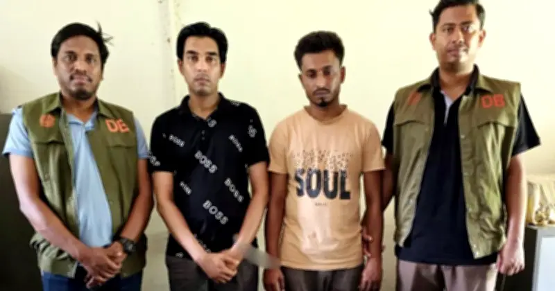 কুমিল্লায় মাদক নিরাময় কেন্দ্রে অভিযান: অস্ত্র-গুলি উদ্ধার, চেয়ারম্যান ও কর্মচারী গ্রেপ্তার