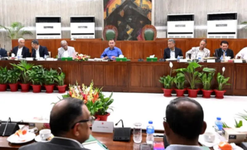 জ্বালানি সংকট মোকাবিলায় মন্ত্রিসভার কঠোর সিদ্ধান্ত: অফিস-বাজার সময়সীমা ও ব্যয় সংকোচন