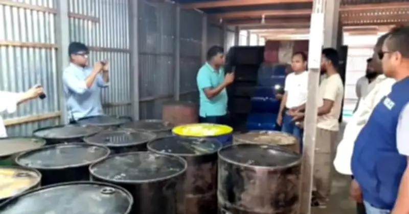 টাঙ্গাইলে অবৈধ মিনি ফিলিং স্টেশনে অভিযান, ব্যবসায়ীদের ১.২৫ লাখ টাকা জরিমানা