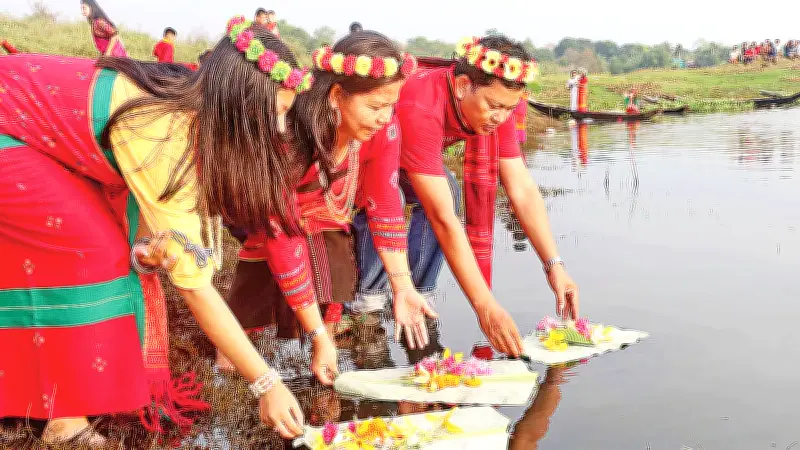 বিজু ফুলের মোহনীয় সৌন্দর্যে সেজেছে পাহাড়, বৈসাবি উৎসবে ঐতিহ্যের ছোঁয়া