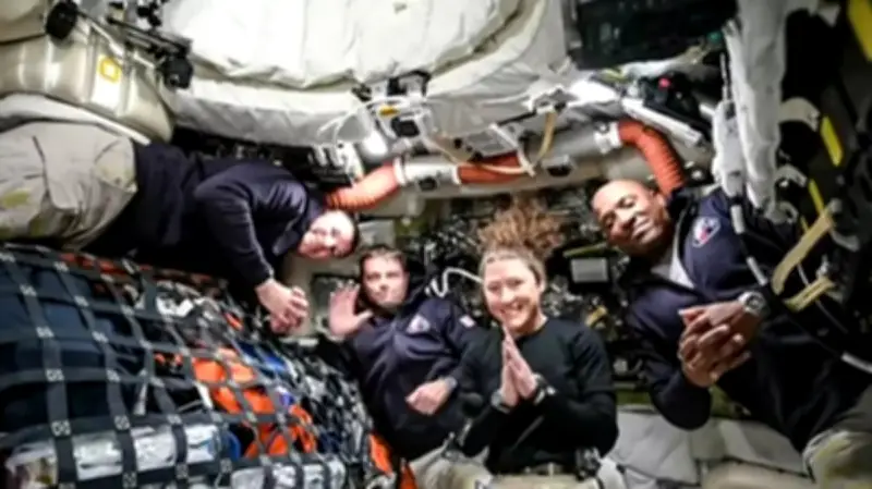 আর্টেমিস-২ মিশনের নভোচারীদের দৈনন্দিন জীবনের চ্যালেঞ্জ ও আনন্দ