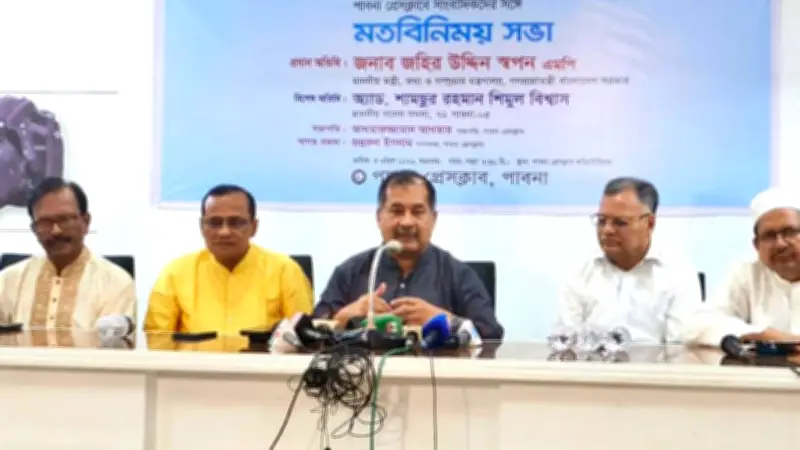 মধ্যপ্রাচ্য সংঘাতের প্রভাবে চট্টগ্রামে ৩৫ দিনে ২৪৫ ফ্লাইট বাতিল, তথ্যমন্ত্রীর অনুমাননির্ভর সংবাদ বিরোধী আহ্বান