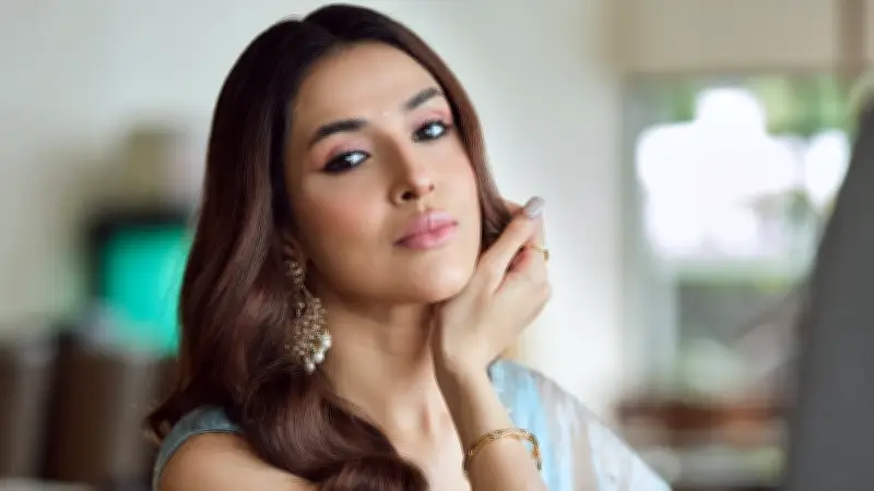 বাংলাদেশে প্রাকৃতিক ত্বক পরিচর্যায় নতুন ট্রেন্ড: হাল ফ্যাশনের বিশেষ প্রতিবেদন