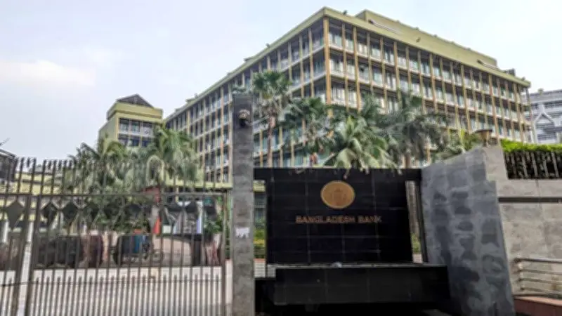 বাংলাদেশের ব্যাংক লেনদেনের নতুন সময়সূচি নির্ধারণ: মির্জা ফখরুলের বক্তব্য ও অর্থমন্ত্রীর জরুরি বৈঠক