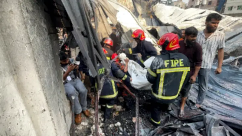 কেরানীগঞ্জে গ্যাসলাইট কারখানায় ভয়াবহ অগ্নিকাণ্ড: পাঁচ মরদেহ উদ্ধার, নিহতের সংখ্যা বাড়ার শঙ্কা