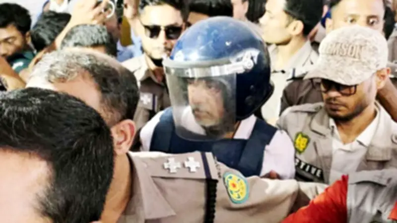 রিমান্ডে মাসুদ উদ্দিন চৌধুরী, সৌদিতে মার্কিন দূতাবাস হামলা ও ঢাকায় গ্যাসলাইটার আগুনে ৫ মরদেহ উদ্ধার