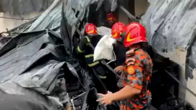 বাংলাদেশে অনলাইন শিক্ষার ভবিষ্যৎ: নতুন সম্ভাবনা ও চ্যালেঞ্জ