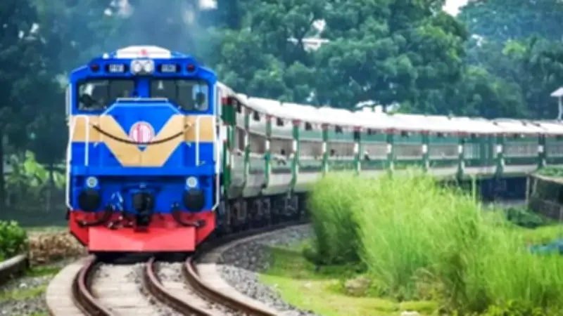 চলন্ত ট্রেনের ছাদ থেকে পড়ে কিশোরের মৃত্যু, সমাজকল্যাণমন্ত্রী একাত্তরের পরাজিত শক্তির সংবিধান বিরোধী কার্যক্রম নিয়ে সতর্ক করেছেন