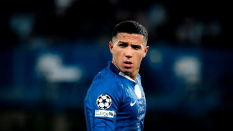 চেলসিতে এনজো ফার্নান্দেজের দুই ম্যাচ নিষেধাজ্ঞা, এজেন্টের তীব্র সমালোচনা