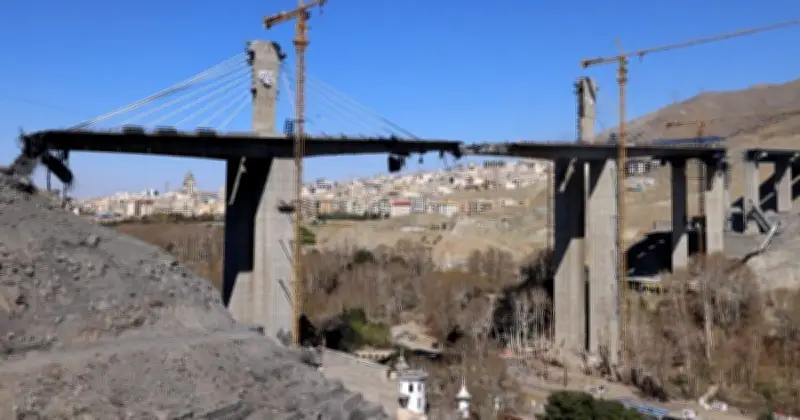 ইরানের 'শিশু' সেতু ধ্বংসে প্রকৌশলীর অশ্রু, ট্রাম্পের গর্বিত দাবি